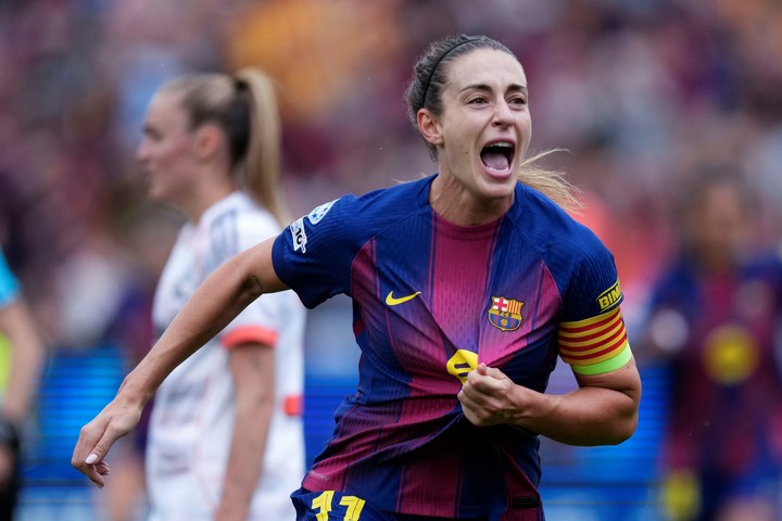 Festejo de Alexia Putellas después de asegurar el pase a la final. (EFE/ Enric Fontcuberta)