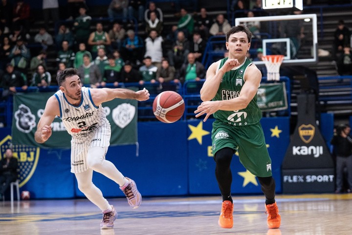 Regatas y Ferro definen un semifinalista de la Liga Nacional.