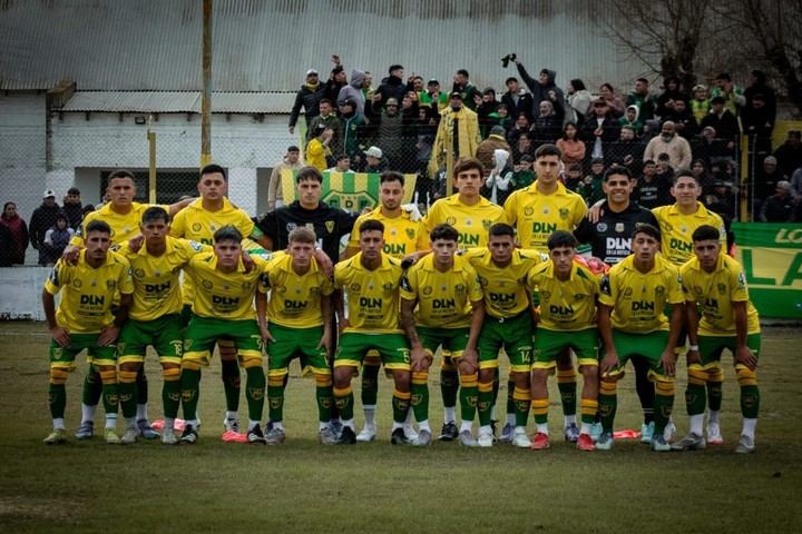 El plantel de Las Mandarinas (foto: detrasdelanoticia.com.ar)