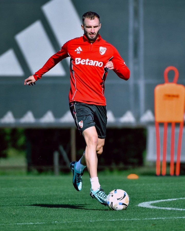 Pezzella en el Camp. Prensa River.