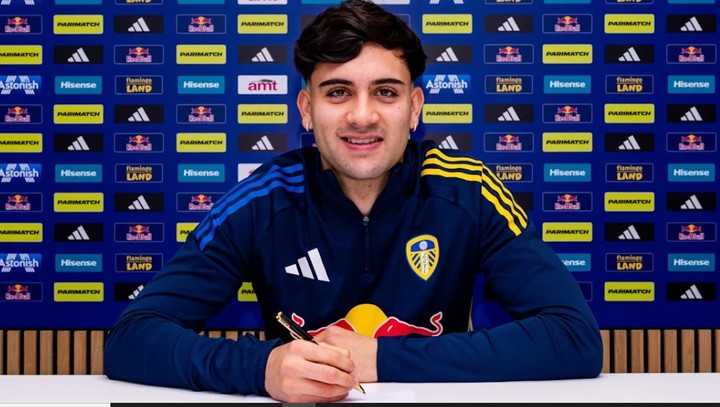 Facundo Buonanotte cuando fue presentado en el Leeds. (Foto: Prensa Leeds United)