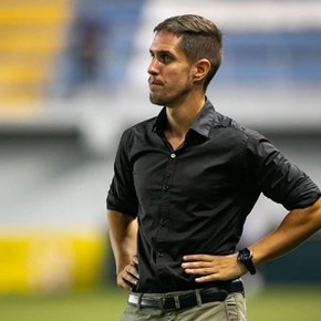 Otro técnico afuera en la Primera Nacional
