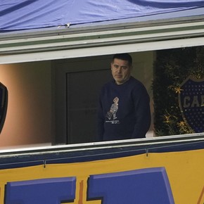 Hay avances: el jugador con el que Riquelme ya se contactó para reforzar un puesto sin dueño