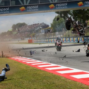 Cuál es el estado de los pilotos hospitalizados tras el choque múltiple en MotoGP