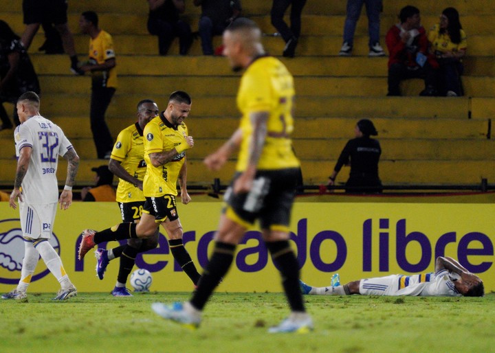 Héctor Villalba festeja el 1 a 0 (Reuters).