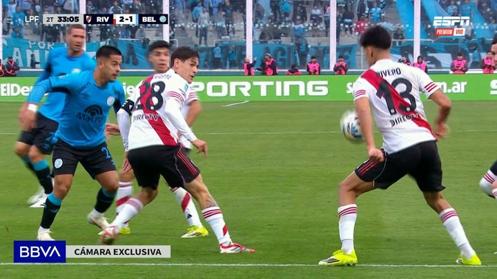 Captura de la jugada del penal cobrado a Rivero en la final de River vs Belgrano (Olé).