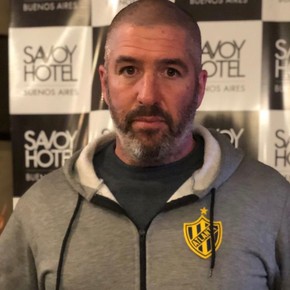 Jugó en Boca, dirigió al clásico rival y ahora llega a Floresta