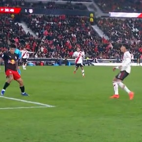 Video: el penal que reclamó River contra Bragantino