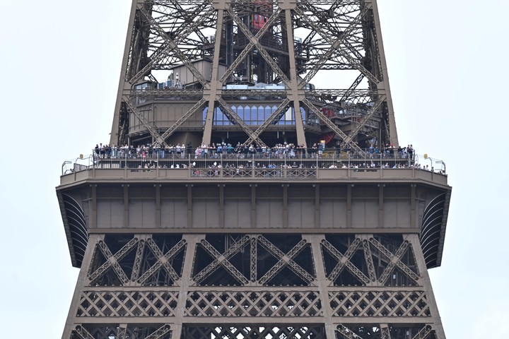 La Torre Eiffel durante la fiesta (EFE).