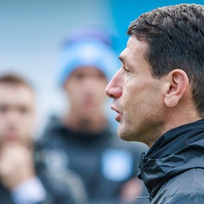 Racing arrancó la era post Costas con Chirola Romero de interino: cuál es su estilo y a qué pibes subió