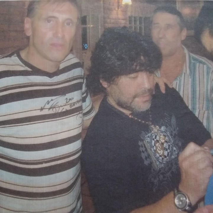 Carmona con Maradona. "El tipo tenía un aura que no se ve en cualquier persona", le dice a Olé.