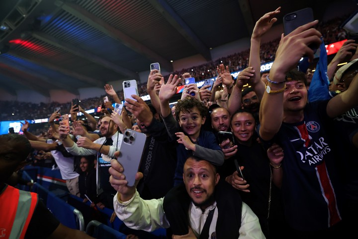 Los fans del PSG en el Parque de los Príncipes.