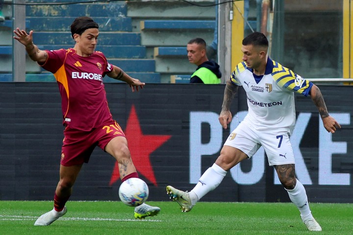 Dybala fue titular después de cuatro meses en la victoria 3-2 de la Roma contra Parma. El domingo que viene disputará el clásico contra Lazio. ¿Su último partido? (EFE).