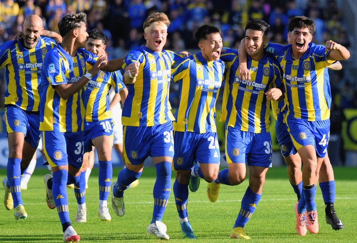 Rosario Central marcha puntero en su zona..
