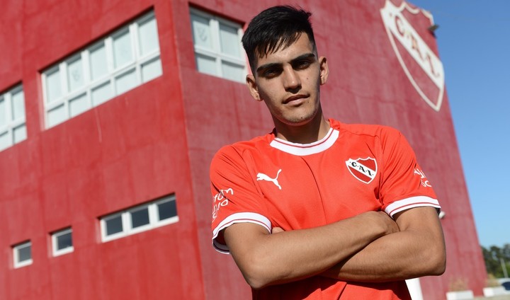 No iba a ser tenido en cuenta en el Rojo  y llegó al Santo. 