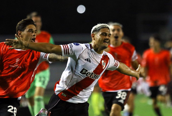 Salas celebrando el gol (REUTERS)
