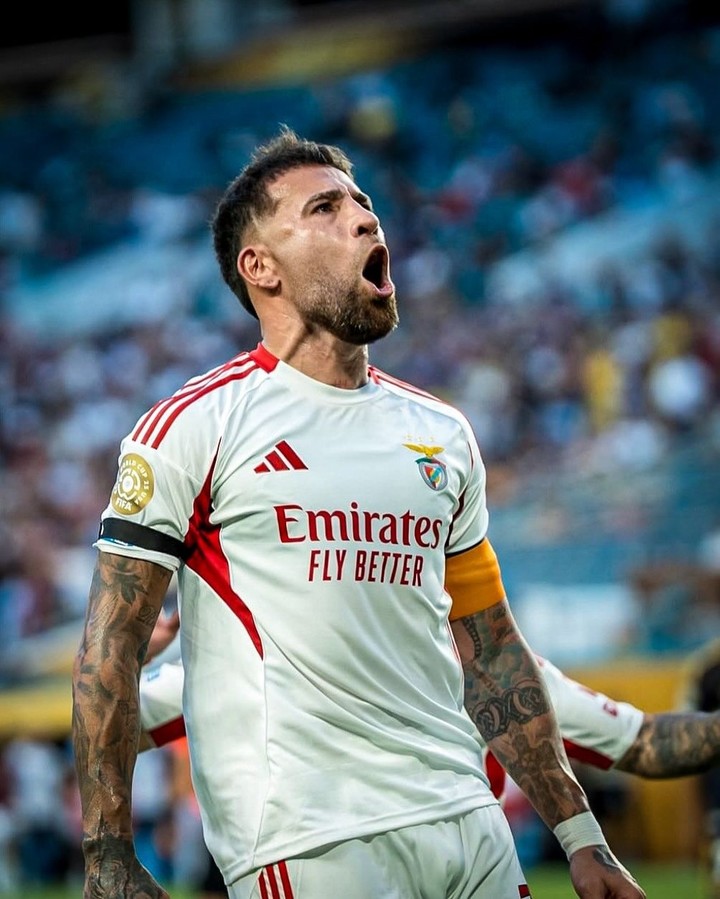 Las fotos que compartió Otamendi luego de su gol en el empate 2-2 ante Boca.