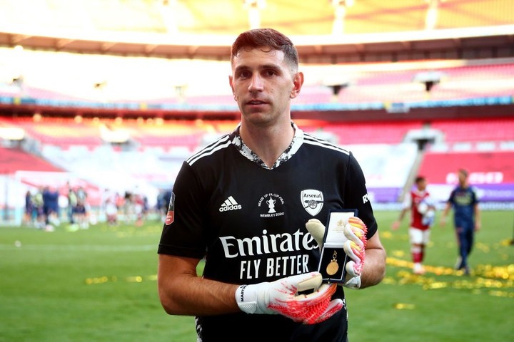 El Dibu en Arsenal.