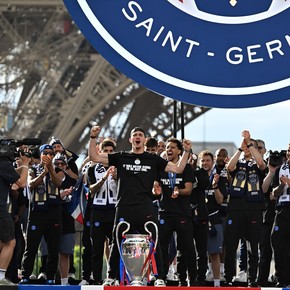 La locura de la fiesta del PSG campeón: 80.000 personas en la Torre Eiffel