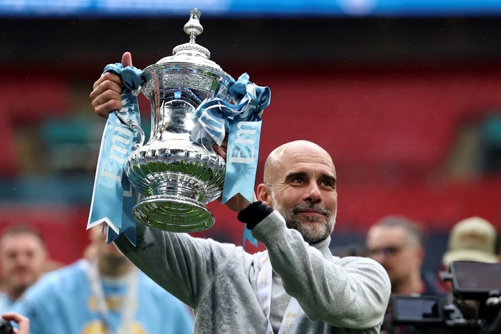 Guardiola y su título N°20 con el City: la FA Cup de esta temporada.