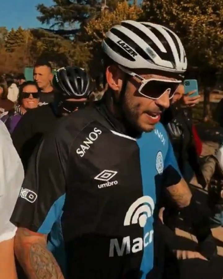Ulises Bueno fue en bici a la gruta de la Virgen de Alta Gracia. "Mi hermano hubiese estado muy contento. Besitos al cielo...", dijo.