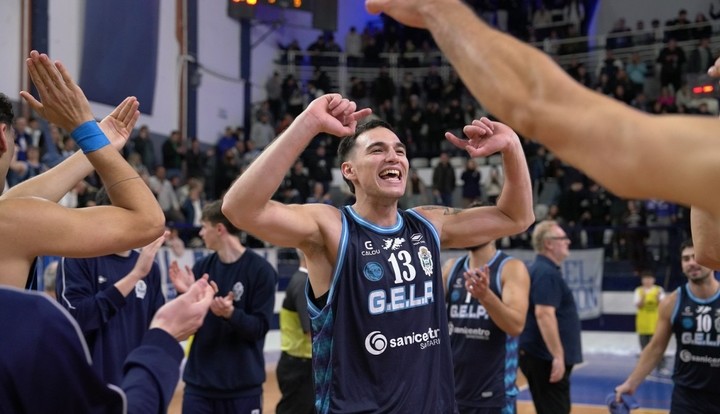 Así celebró Agustín Vergara junto al resto del plantel de Gimnasia La Plata el pase a semis de la Liga Argentina.