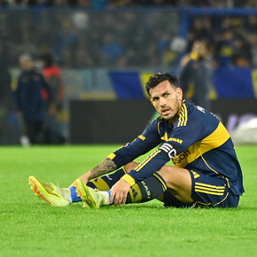 La imagen viral de Paredes en el final y la reacción del capitán de Boca ante la derrota