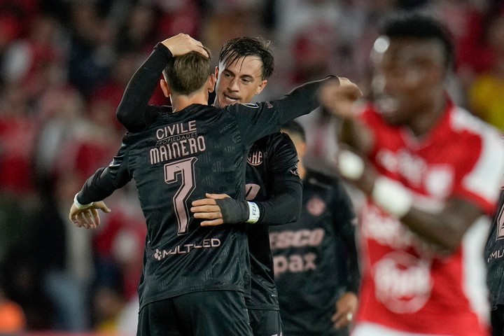 Mainero llegó a las tres amarillas y se pierde el partido con Corinthians.
