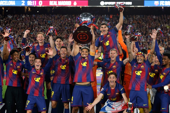 Barcelona levantó La Liga tras vencer al Real Madrid. (AP)