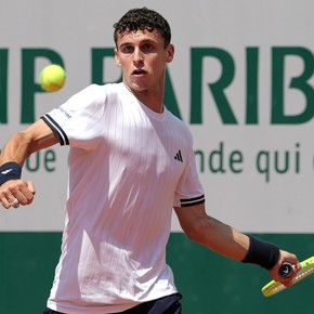 Triunfazo de Juanma Cerúndolo tras 6 horas para meterse en octavos de Roland Garros y... "me quiero ir a dormir"