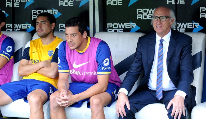 Bianchi en el banco, acompañado del Chiqui Pérez y Riquelme.
