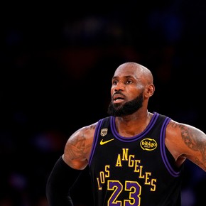 LeBron James y una frase que encendió las alarmas tras la eliminación de los Lakers: "No sé qué me depara el futuro"