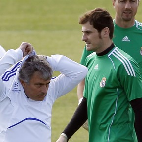 El dardo de una leyenda del Real Madrid a Mourinho en plena crisis: "No lo quiero en el club"