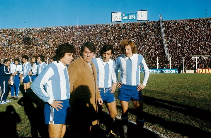 Omar Sívori clasificó a la Selección al Mundial pero el clima no era el mejor (El Gráfico).