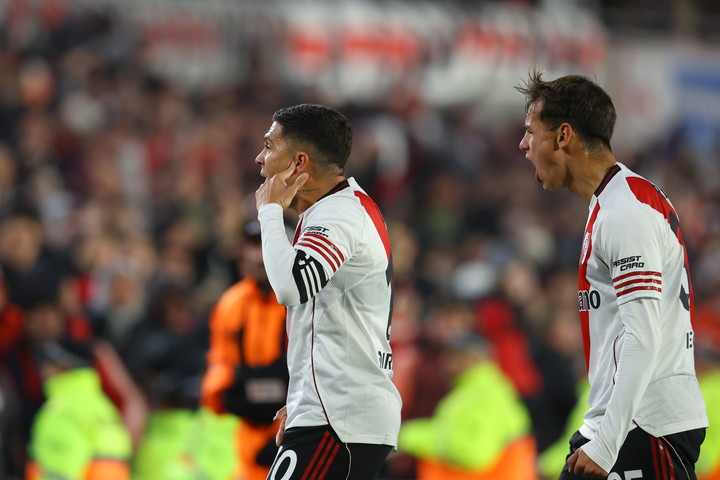 La reacción de Juanfer Quintero hacia los hinchas en el festejo del 2-2 ante San Lorenzo (Foto Alejandro Pagni).