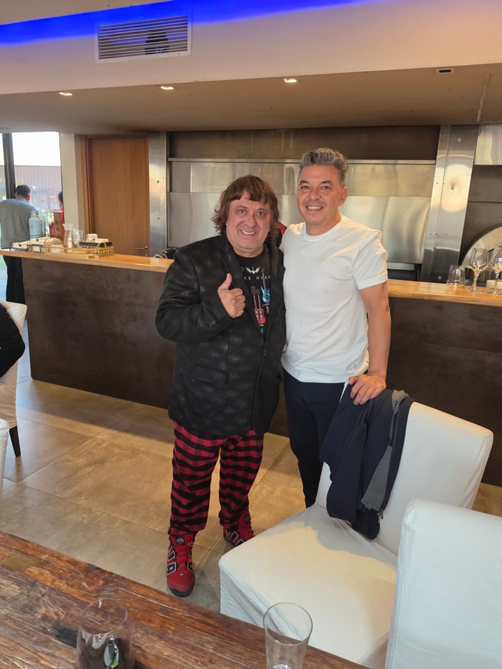 El humorista Alfredo Silva con Gallardo.