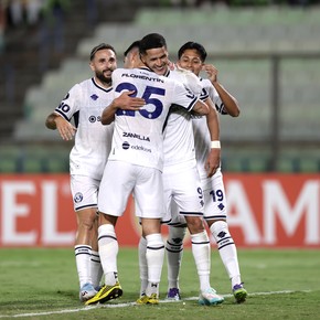 Independiente Rivadavia está intratable: show de goles ante La Guaira, puntero y ya clasificado en la Libertadores