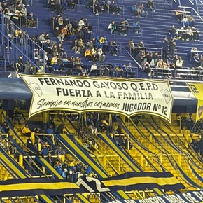 La bandera en homenaje a Gayoso en la previa al duelo de la Copa