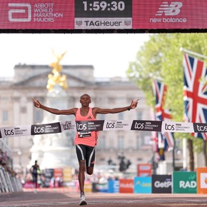 Quién es Sabastian Sawe, el atleta que quedó en la eternidad del maratón con un desayuno inesperado