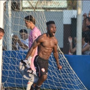 Felix Orode: de vender pan en Nigeria a jugar en San Lorenzo y establecerse en el Ascenso argentino