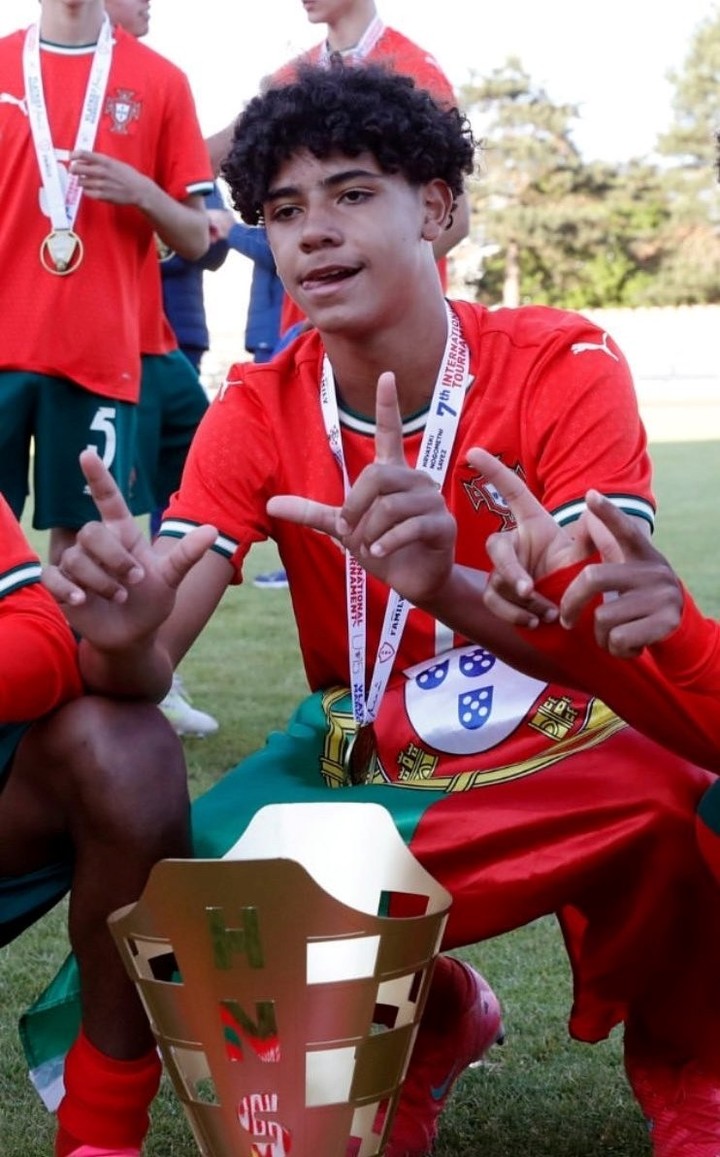 Cristiano Jr. festejó su segundo título con la selección de Portugal.