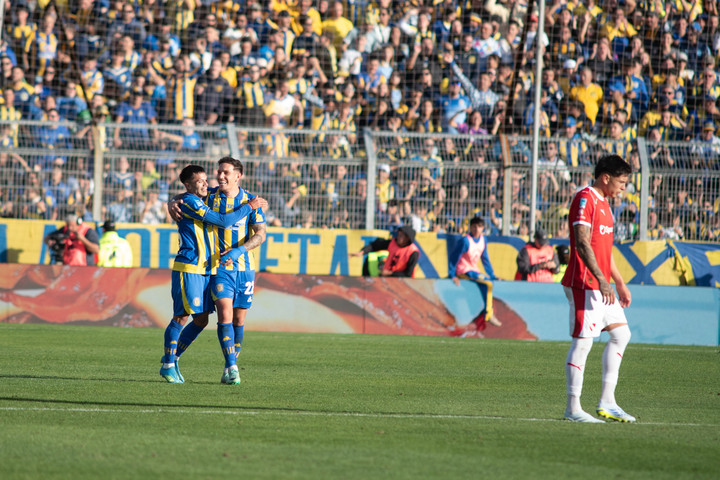 Cantizano festejó a lo grande frente a Independiente (Foto: Farid Dumat Kelzi).