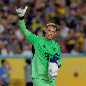 No cuelga los guantes: a sus 40 años, Neuer renovó contrato con el Bayern Munich