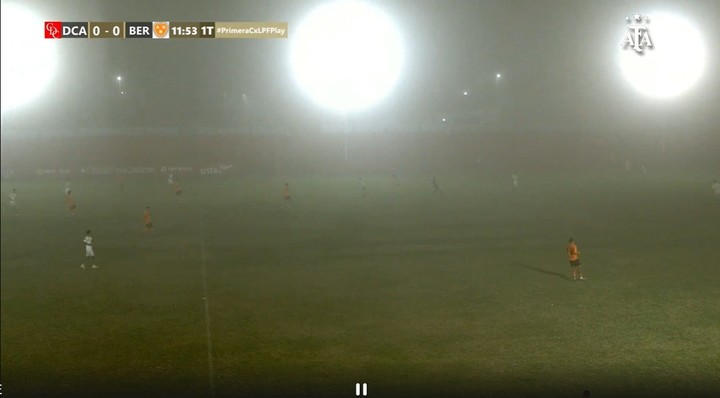 Así se vieron los pocos minutos que duró el partido. Después empeoró. (Captura LPF Play)