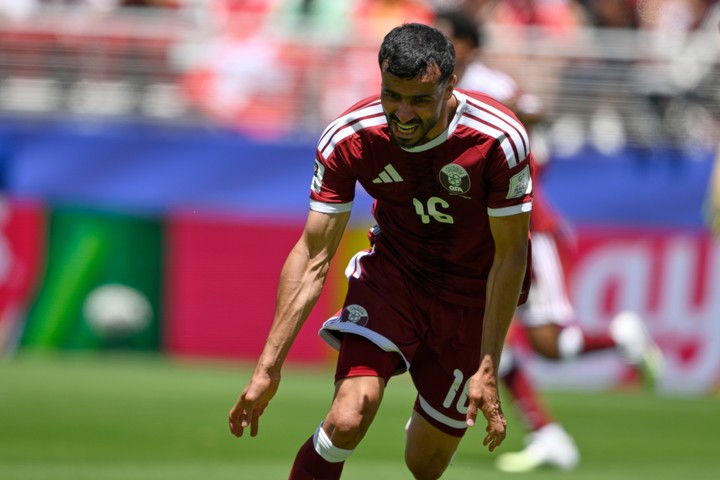El defensor Boualem Khoukhi empató el partido ante Suiza en la última jugada. (AP)