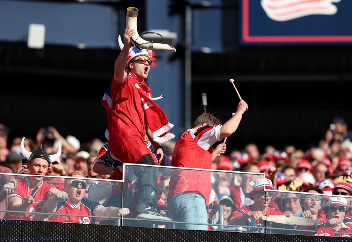 Hinchas de Noruega. (REUTER)