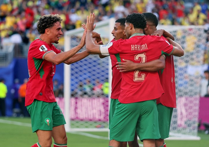 Ismael Saibari celebrando su gol con Achraf Hakimi y Neil El Aynaoui (Reuters).