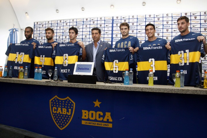 Alexis Rolín, Gino Peruzzi, Pablo Pérez, Marco Torsiglieri, Fabián Monzón y Guillermo Sara, parte del primer mercado de pases que protagonizó el Vasco Arruabarrena como DT de Boca. (DYN)