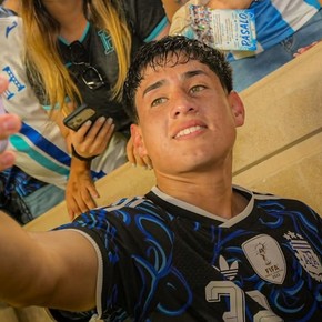 Debut soñado de Aranda en la Selección: selfie familiar, el posteo de Boca y "esto es sólo el comienzo"