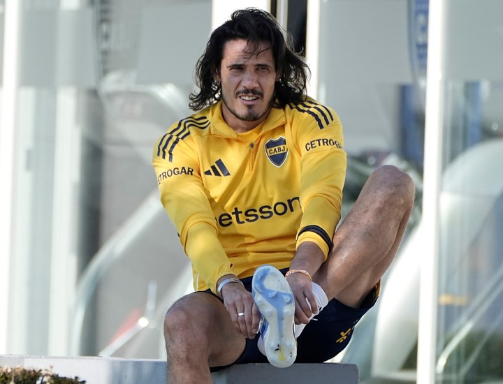El futuro de Cavani en veremos, entre su deseo, la intención de Boca y la postura del Vasco